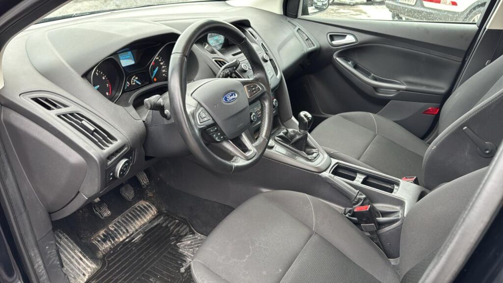 Ford Focus 2016 Musta