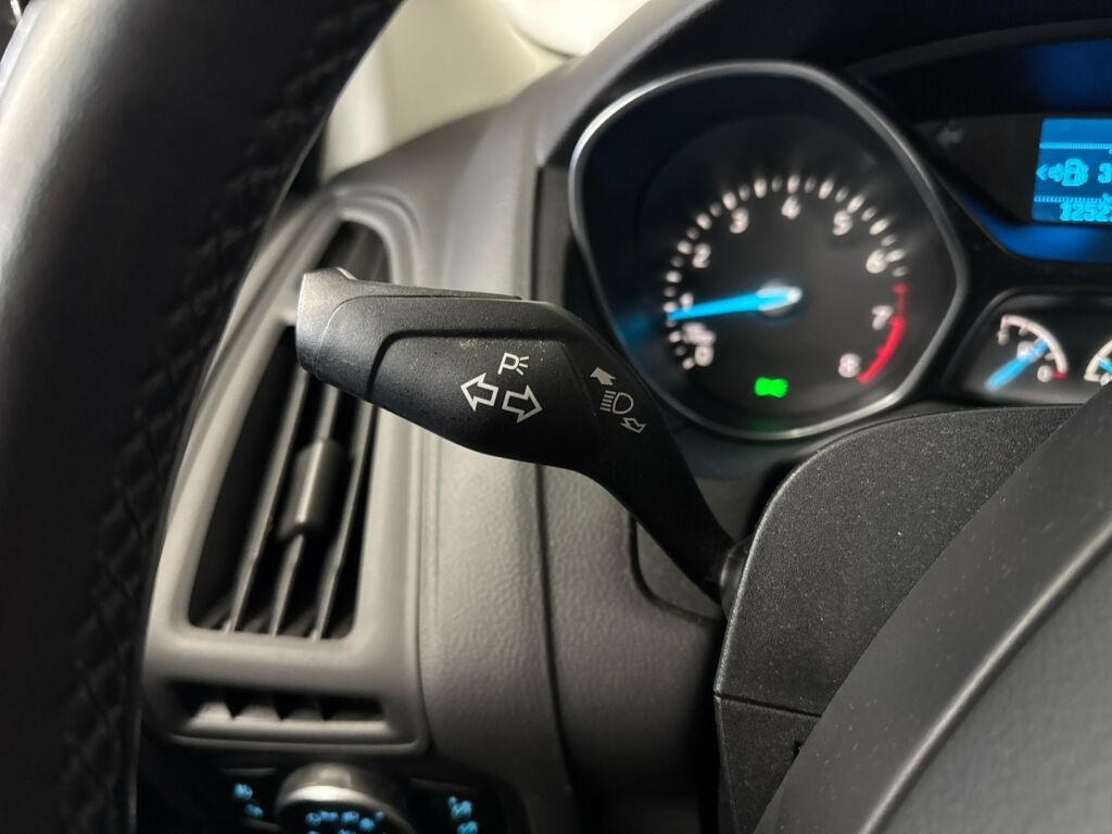 Ford Focus 2016 Musta