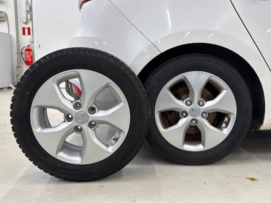 Kia Carens 2015 Valkoinen