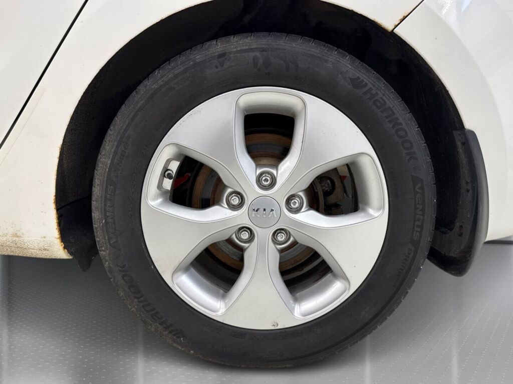 Kia Carens 2015 Valkoinen