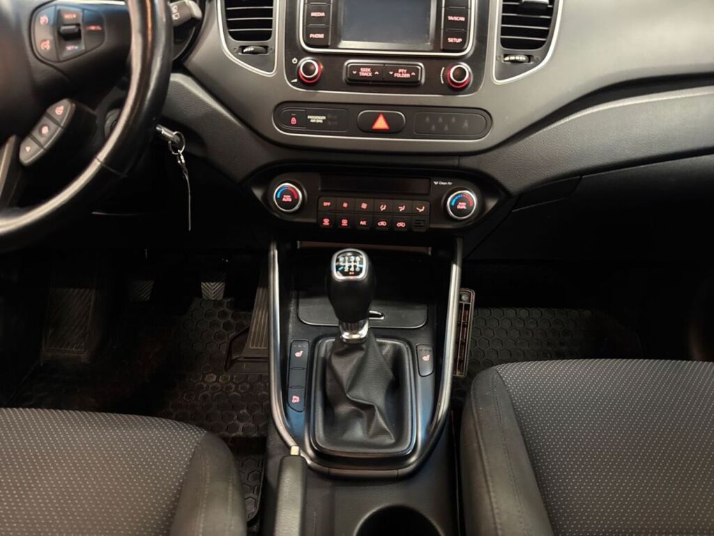 Kia Carens 2015 Valkoinen