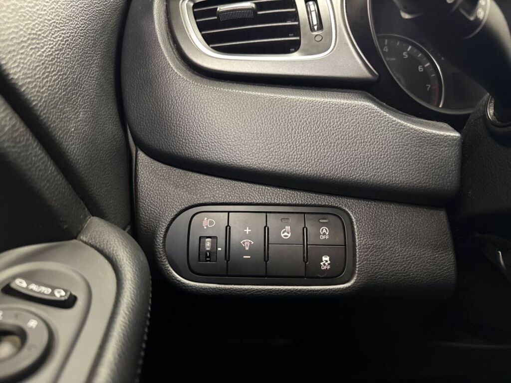 Kia Carens 2015 Valkoinen