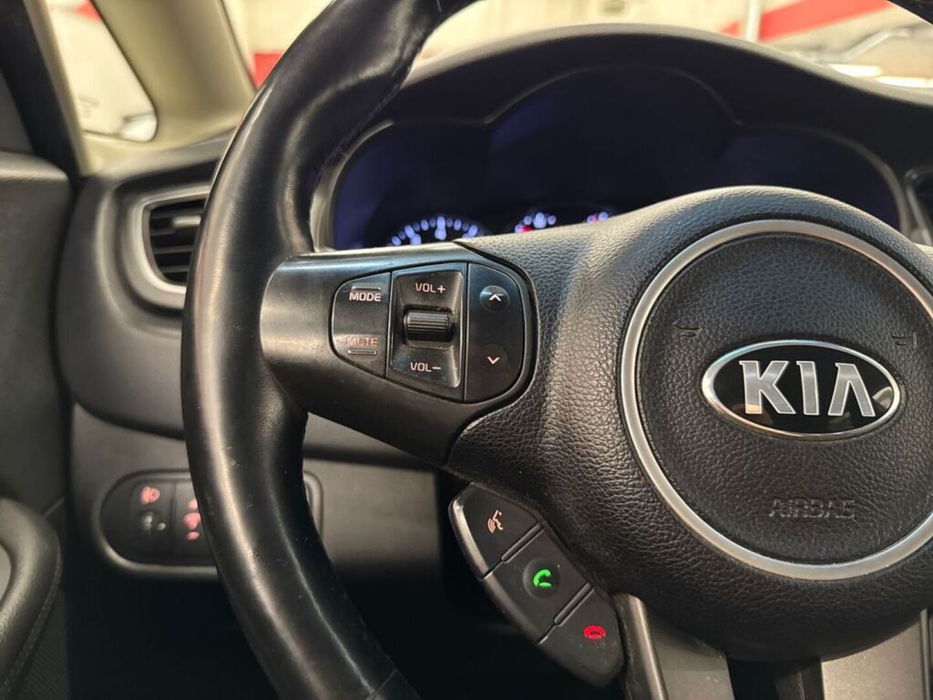 Kia Carens 2015 Valkoinen