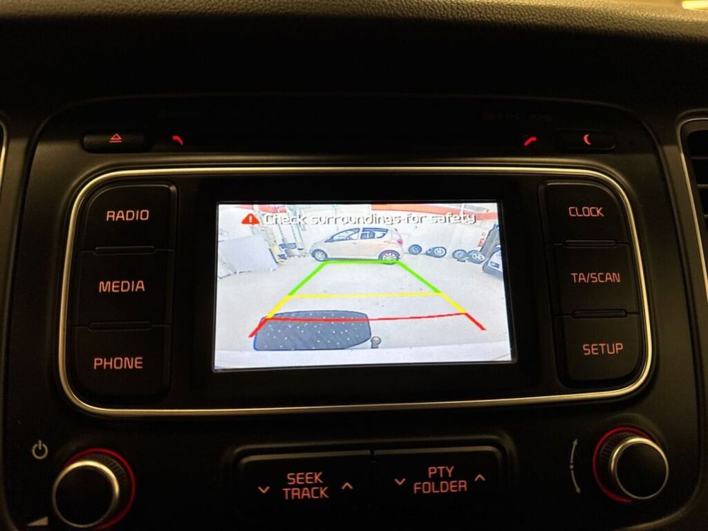 Kia Carens 2015 Valkoinen