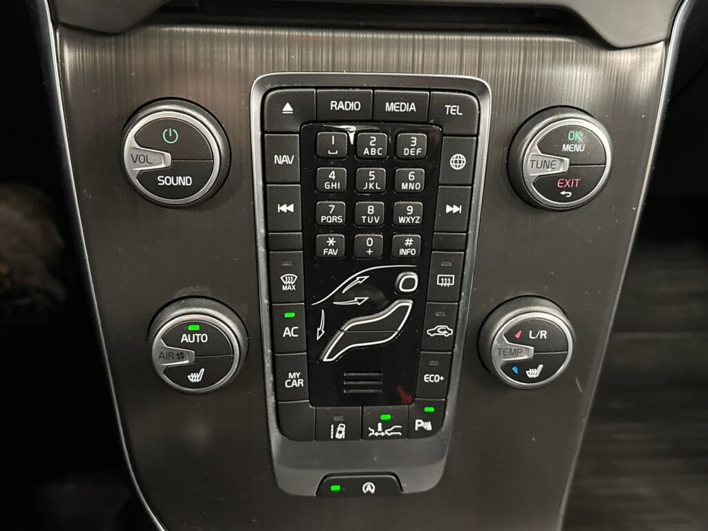 Volvo V40 2015 Musta