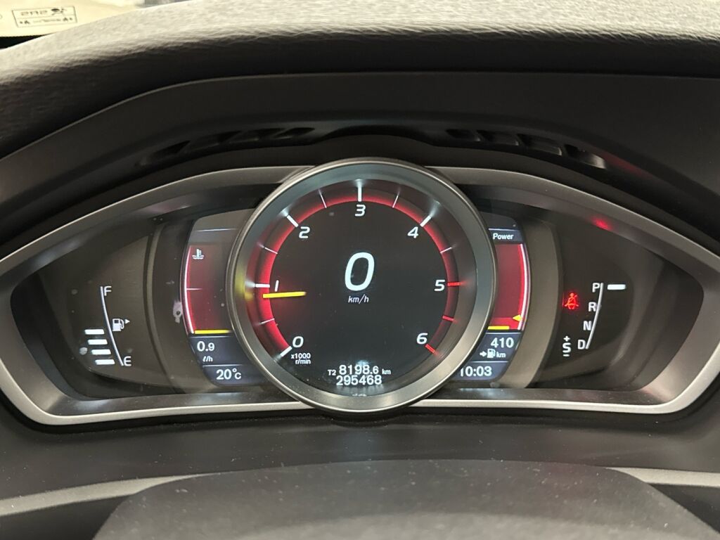 Volvo V40 2015 Musta