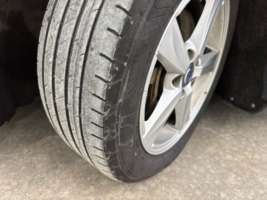 Volvo V40 2015 Musta