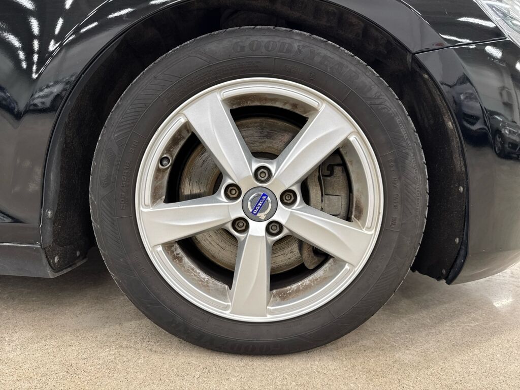 Volvo V40 2015 Musta