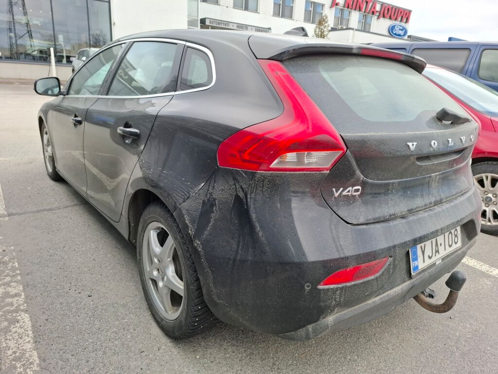 Volvo V40 2015 Musta