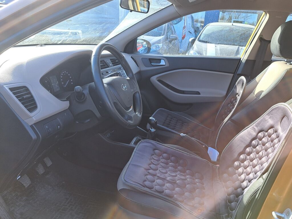 Hyundai i20 5d 2015 Oranssi