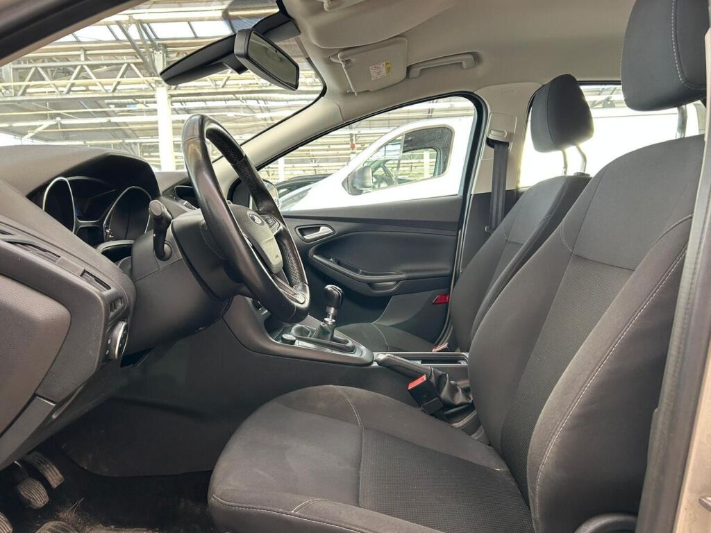 Ford Focus 2016 Harmaa
