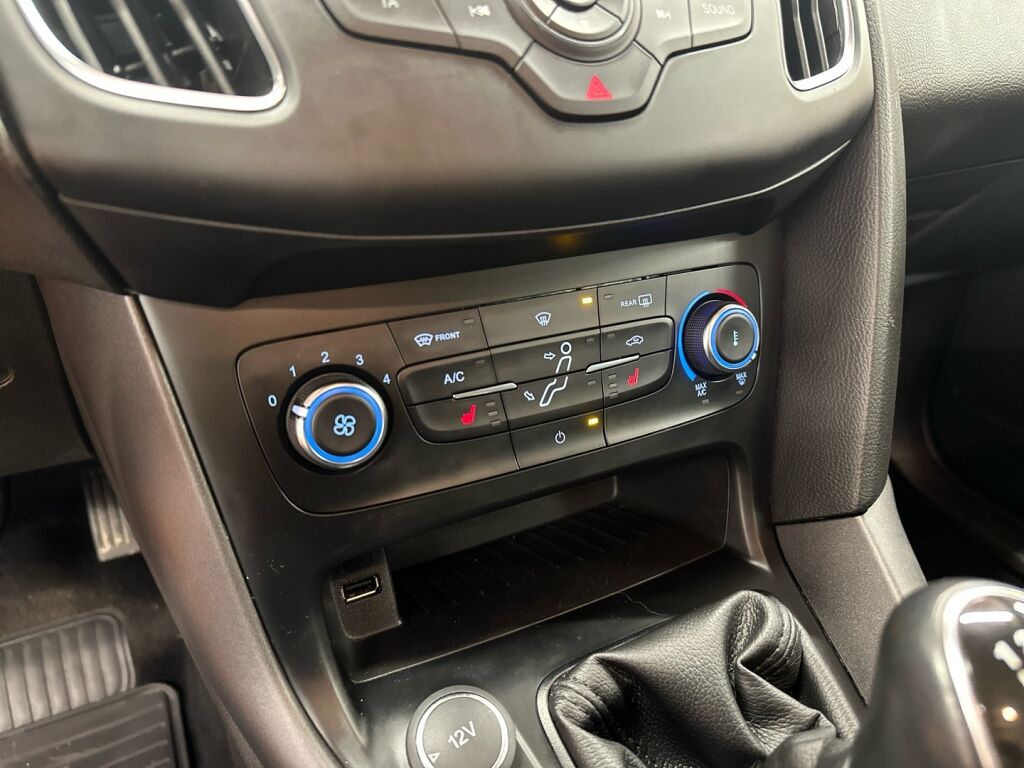 Ford Focus 2015 Harmaa