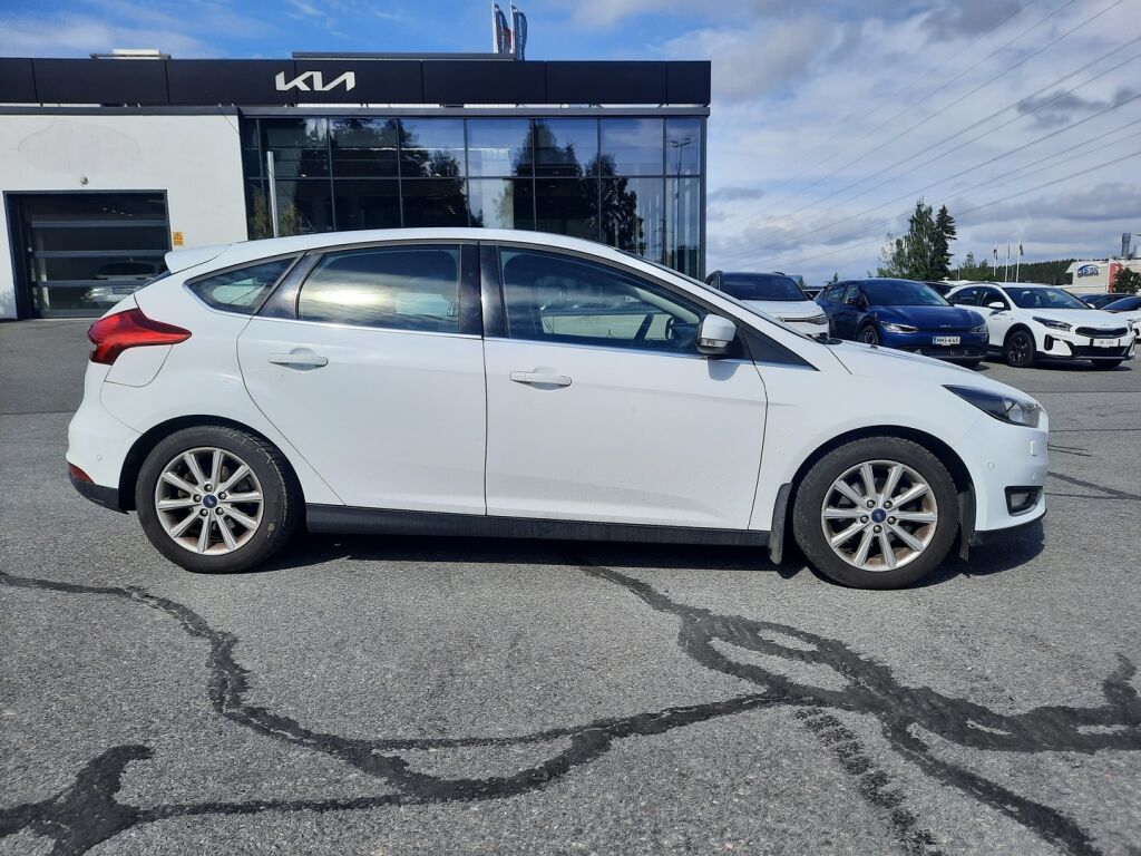 Ford Focus 2015 Valkoinen