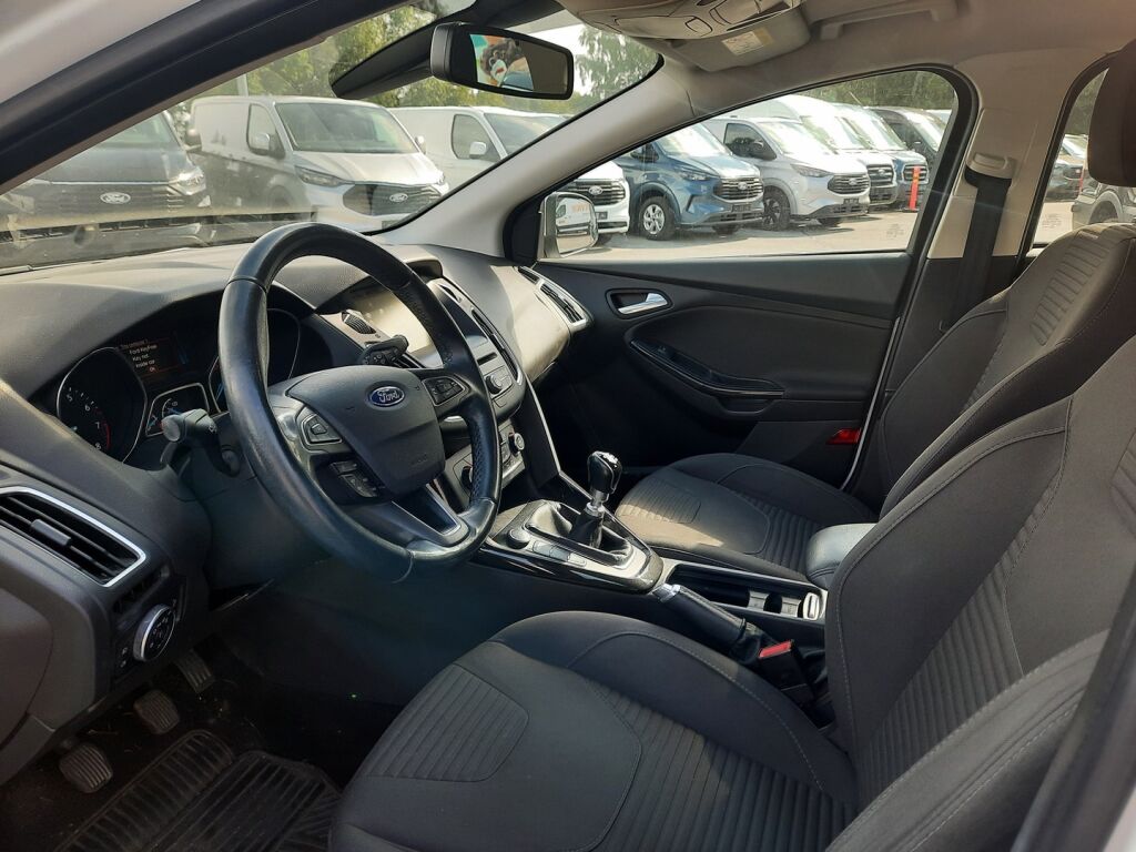 Ford Focus 2015 Valkoinen