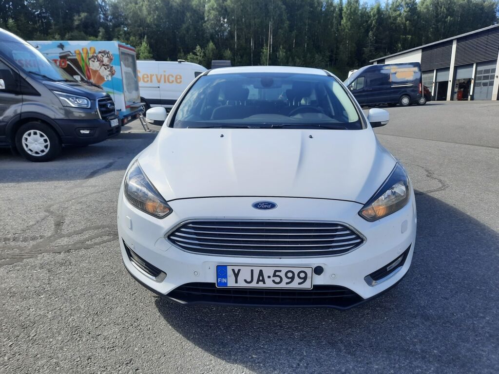 Ford Focus 2015 Valkoinen
