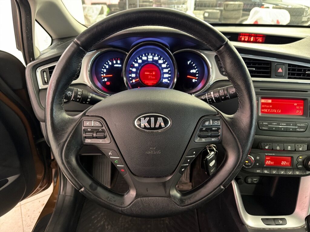 Kia Ceed 2016 Ruskea (beige)
