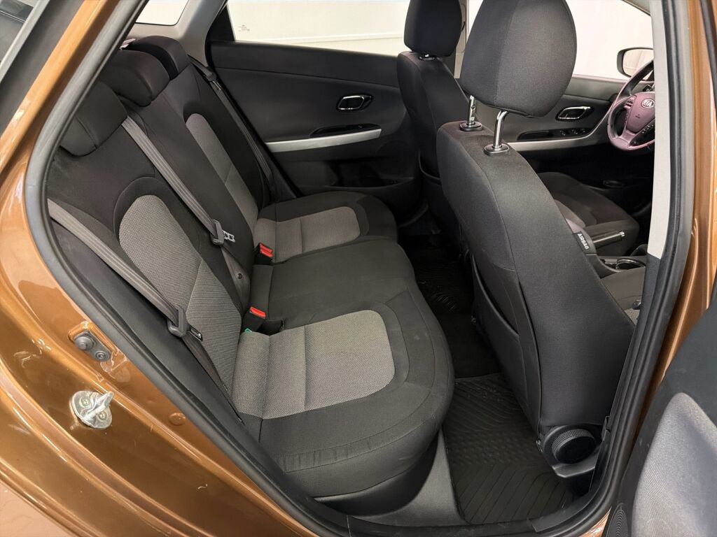 Kia Ceed 2016 Ruskea (beige)
