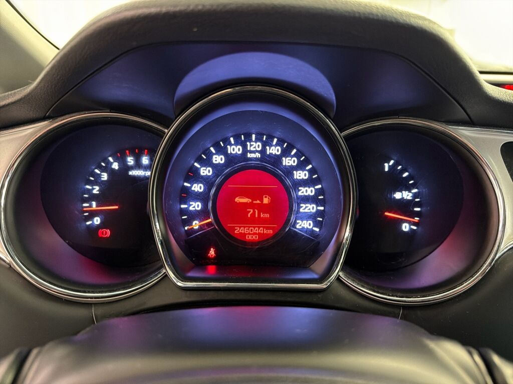 Kia Ceed 2016 Ruskea (beige)