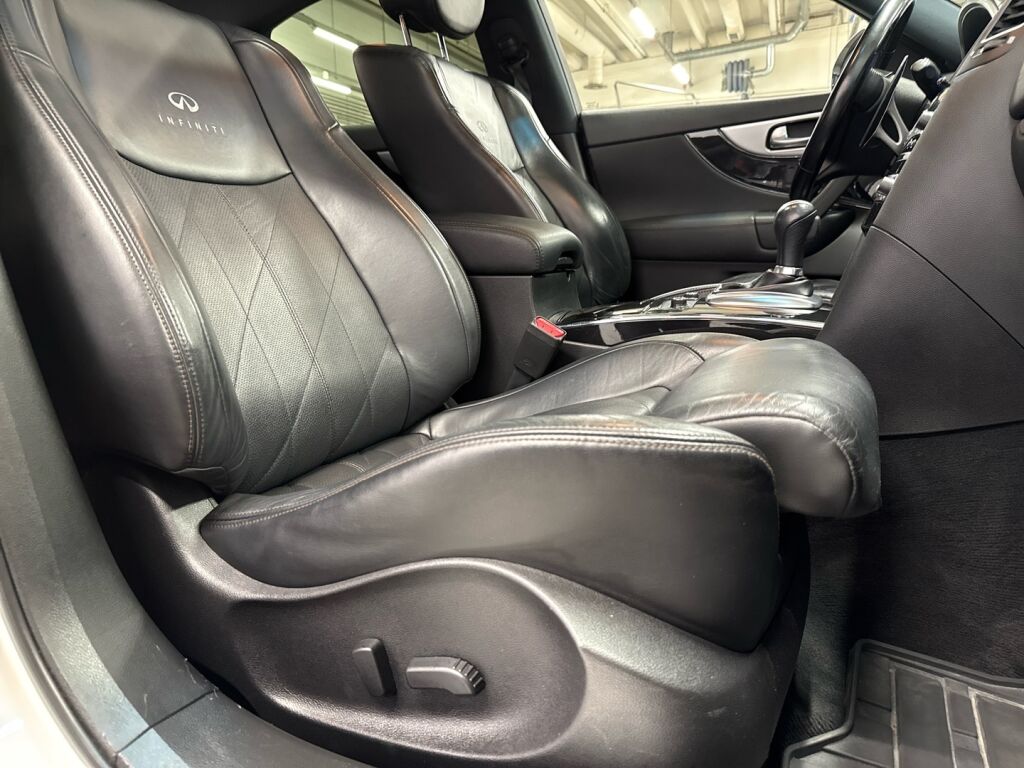 Infiniti FX30D 2012 Valkoinen