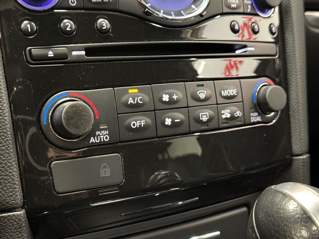 Infiniti FX30D 2012 Valkoinen