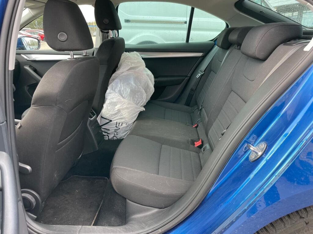 Skoda Octavia 2015 Sininen