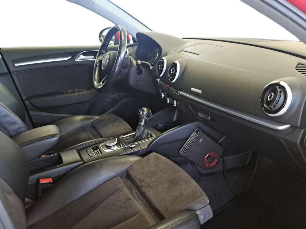 Audi A3 2017 Punainen