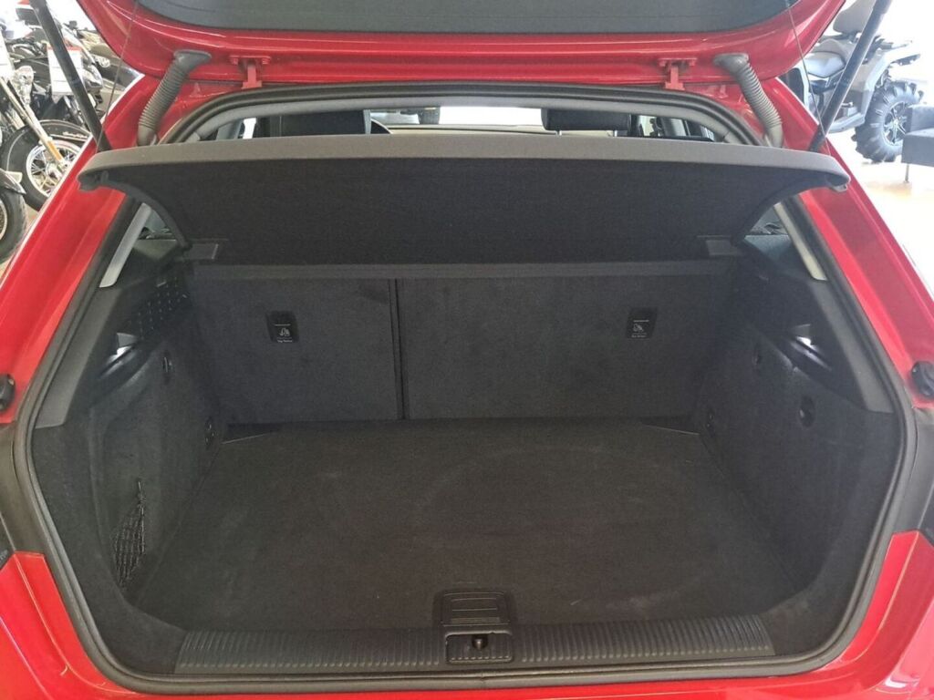 Audi A3 2017 Punainen