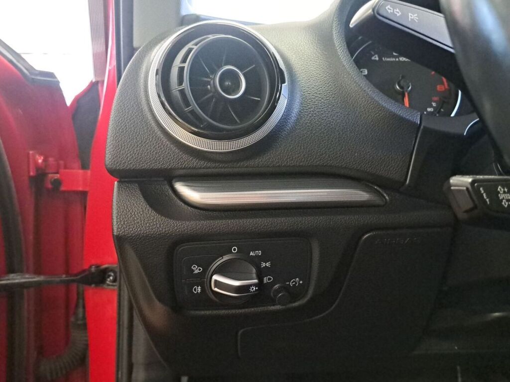 Audi A3 2017 Punainen