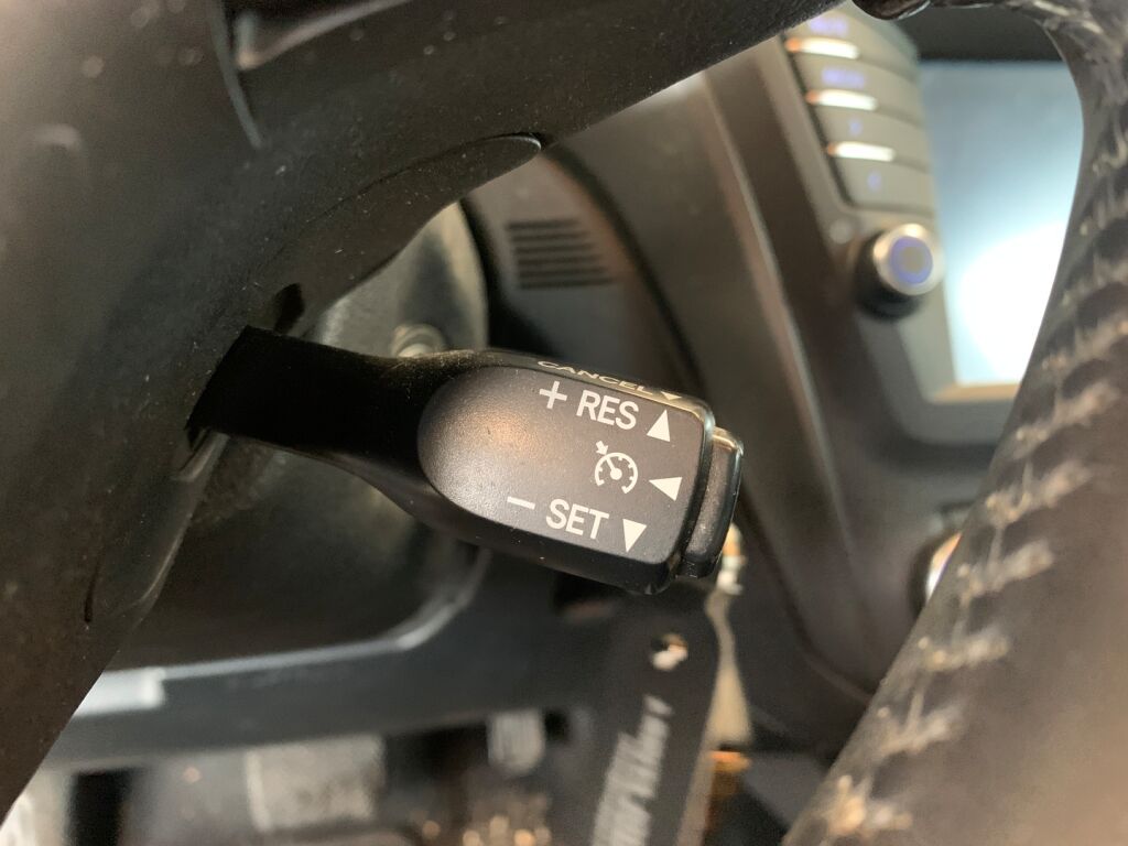 Toyota Avensis 2016 Sininen