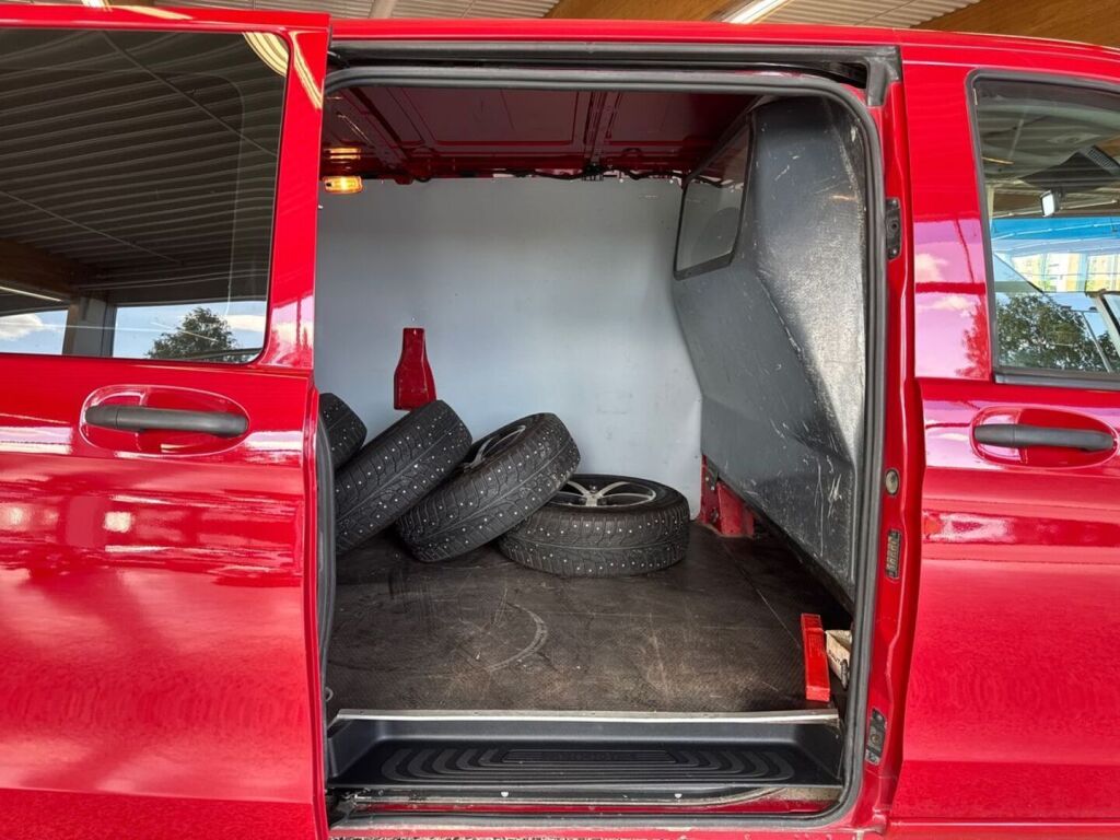 Mercedes-Benz Vito 2016 Punainen