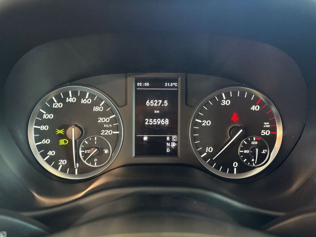 Mercedes-Benz Vito 2016 Punainen