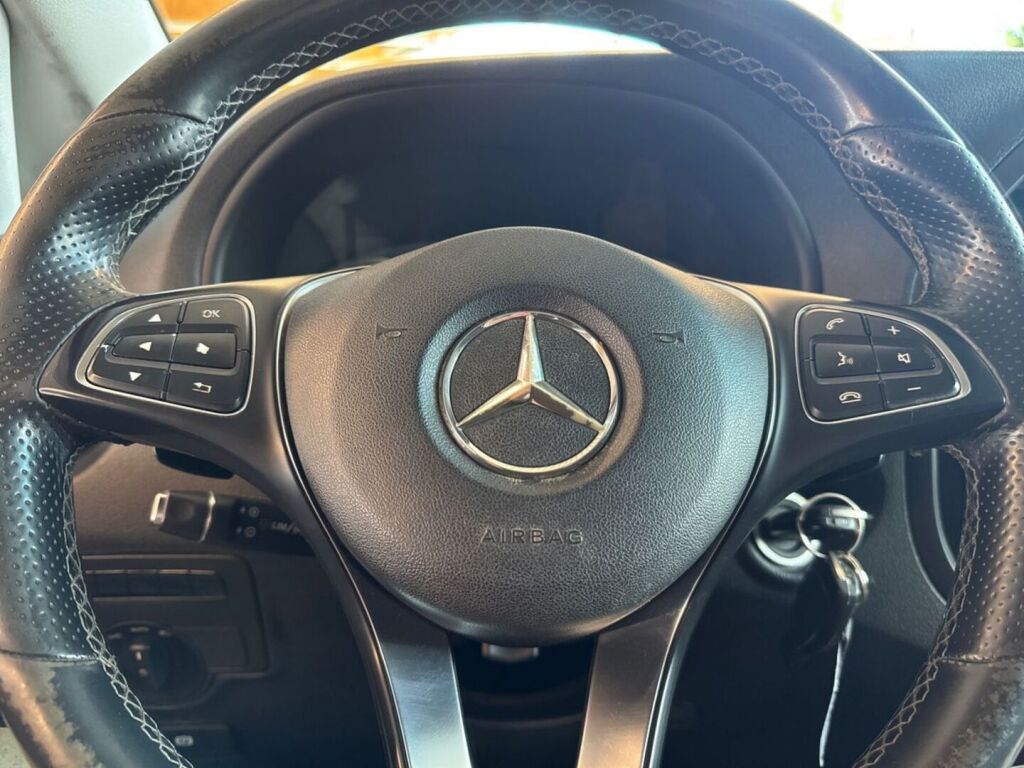 Mercedes-Benz Vito 2016 Punainen