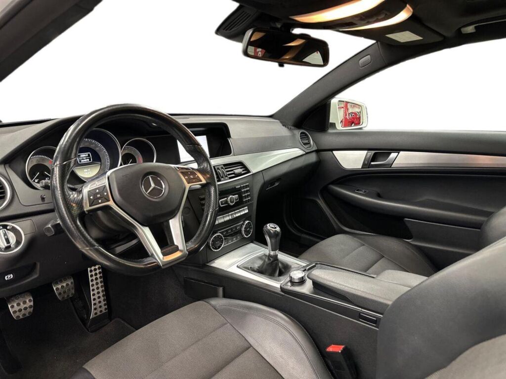 Mercedes-Benz C 2011 Valkoinen