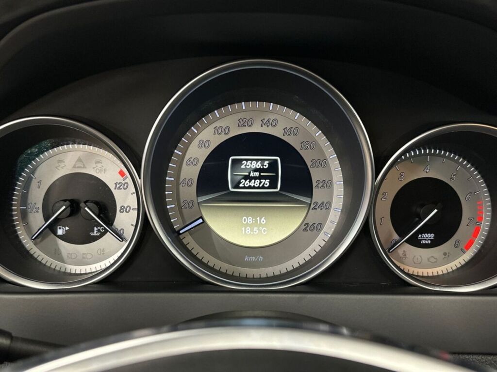 Mercedes-Benz C 2011 Valkoinen