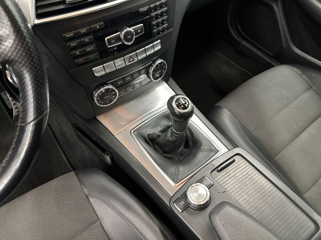 Mercedes-Benz C 2011 Valkoinen