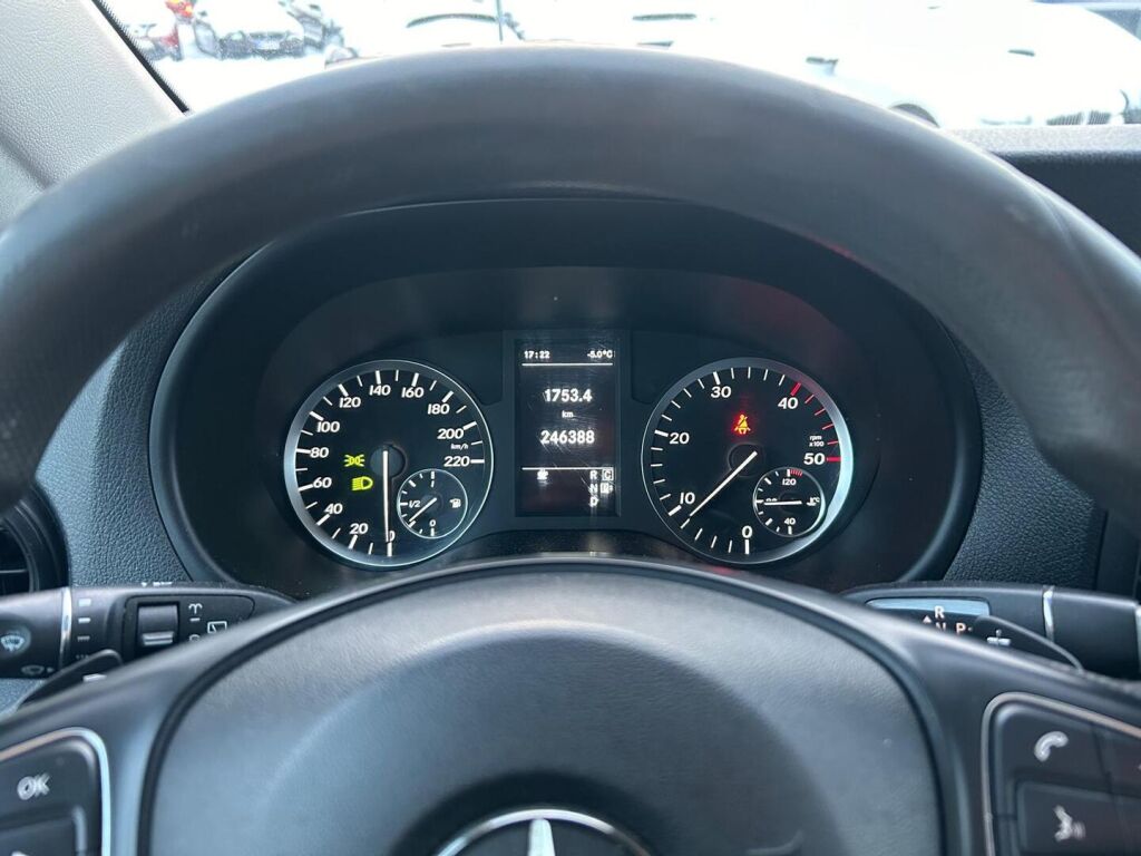 Mercedes-Benz Vito 2016 Musta