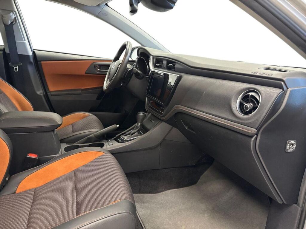 Toyota Auris 2016 Hopea