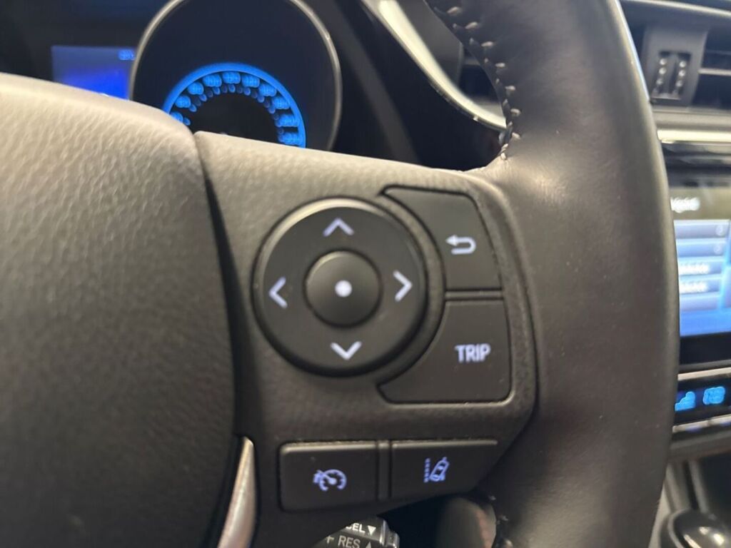 Toyota Auris 2016 Hopea