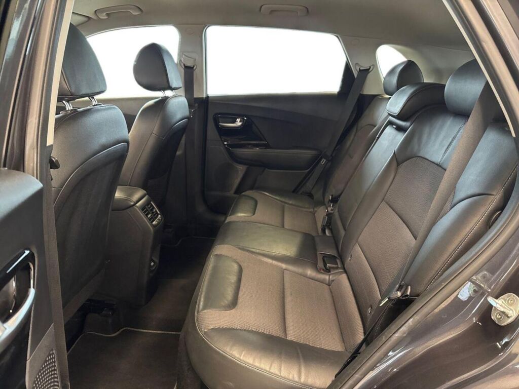 Kia Niro 2016 Harmaa