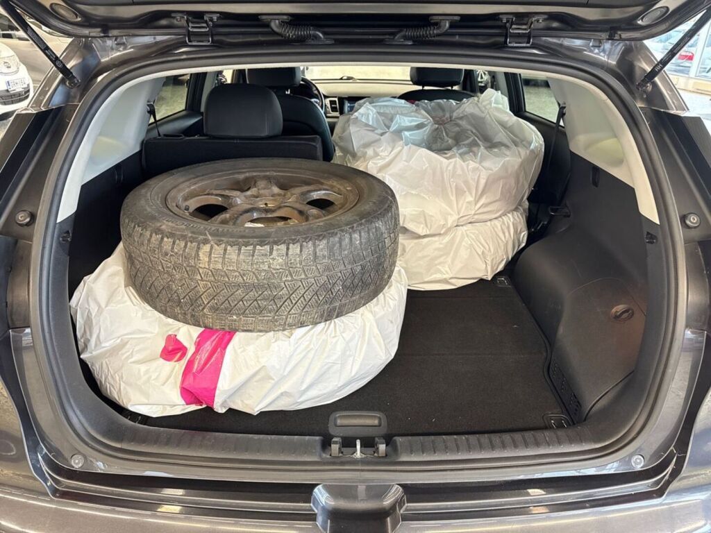 Kia Niro 2016 Harmaa