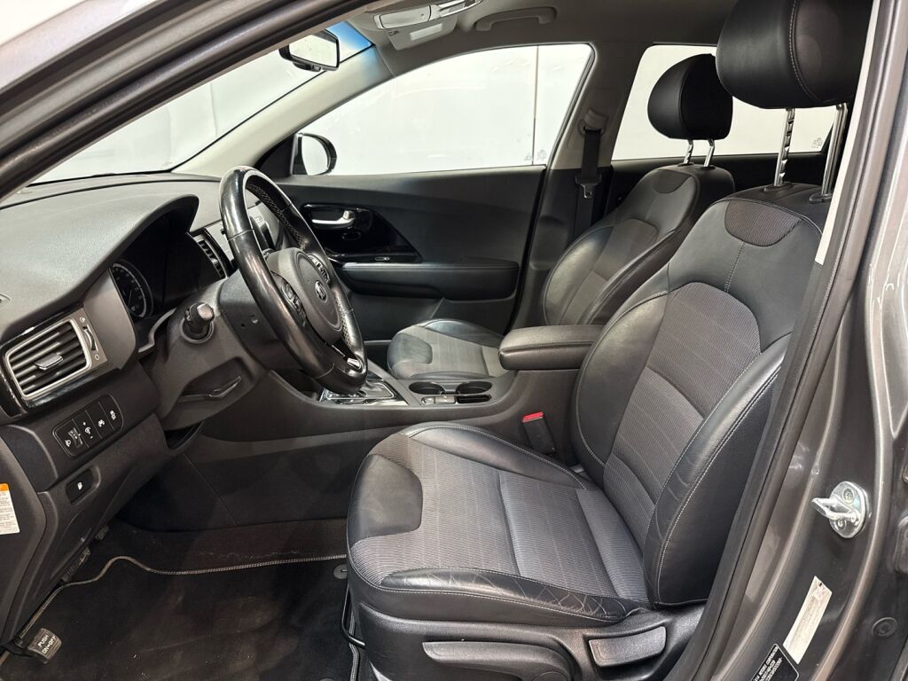 Kia Niro 2016 Harmaa