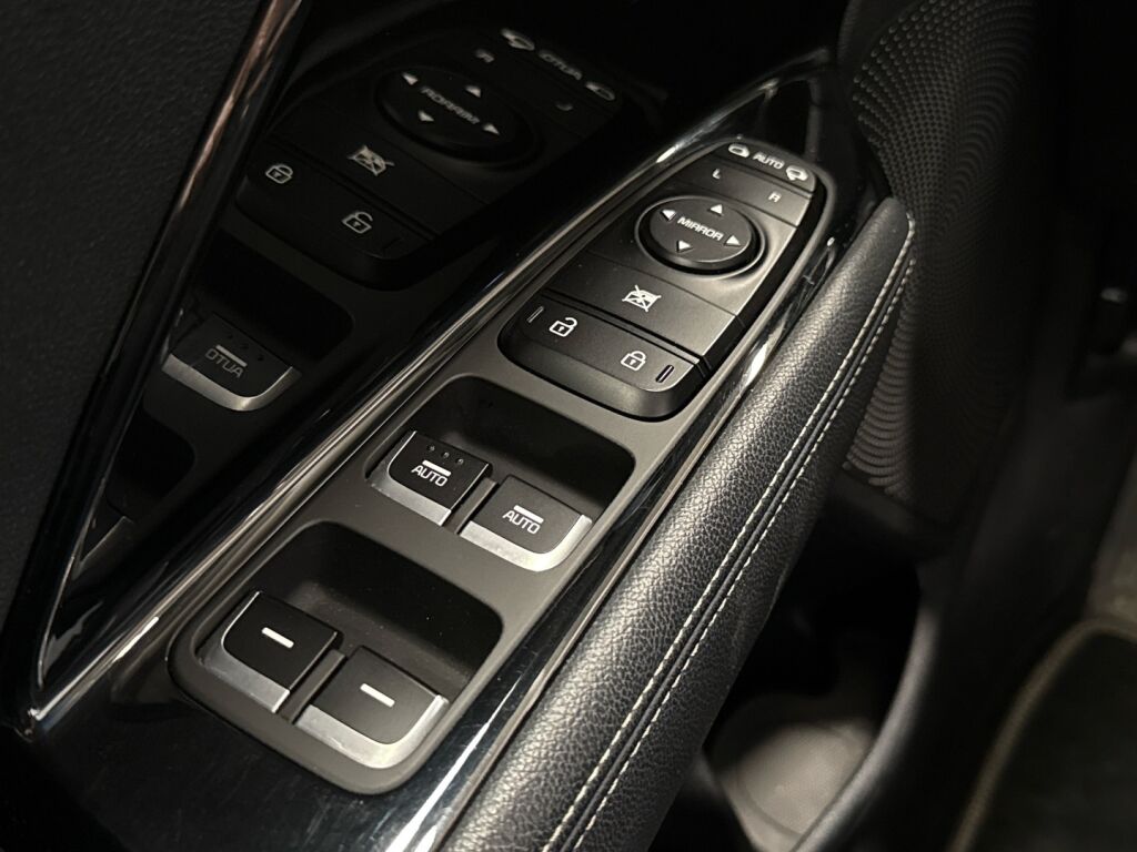 Kia Niro 2016 Harmaa