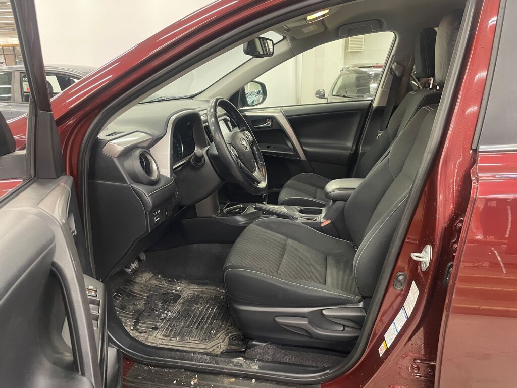 Toyota RAV4 2016 Punainen