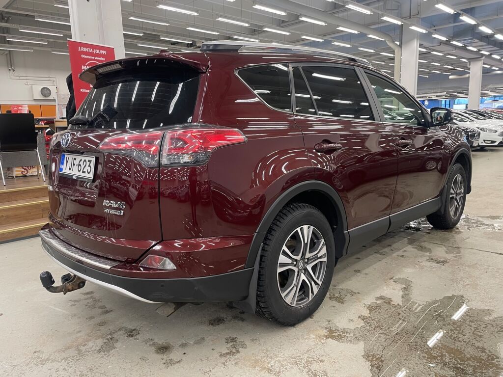 Toyota RAV4 2016 Punainen
