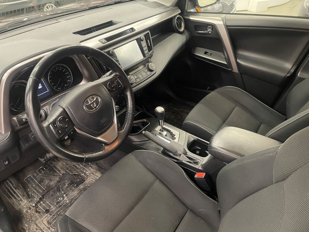 Toyota RAV4 2016 Punainen