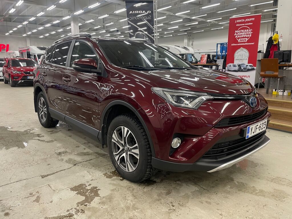 Toyota RAV4 2016 Punainen