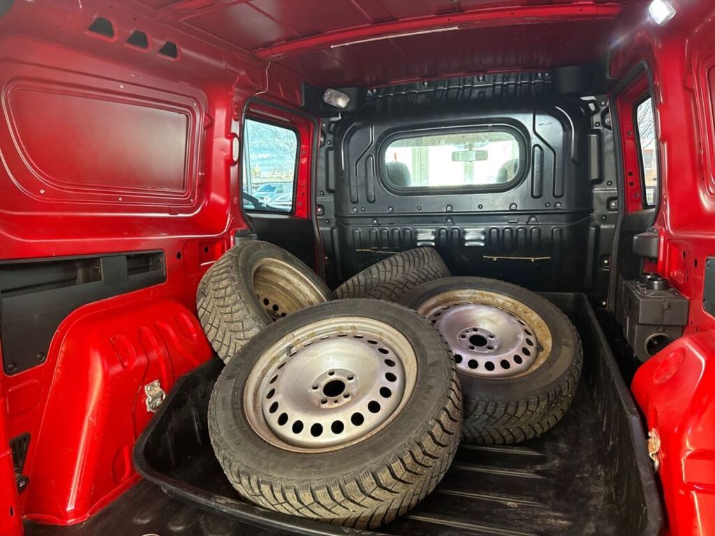 Opel Combo 2017 Punainen