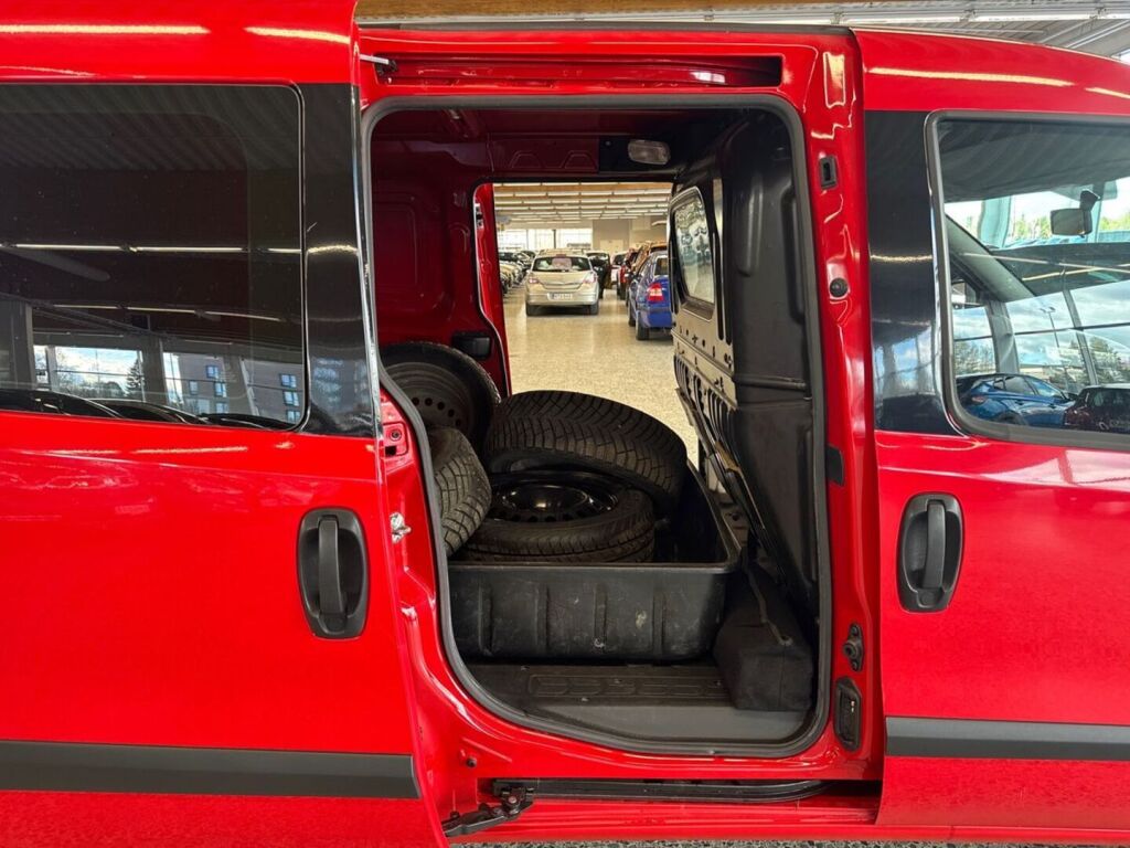 Opel Combo 2017 Punainen