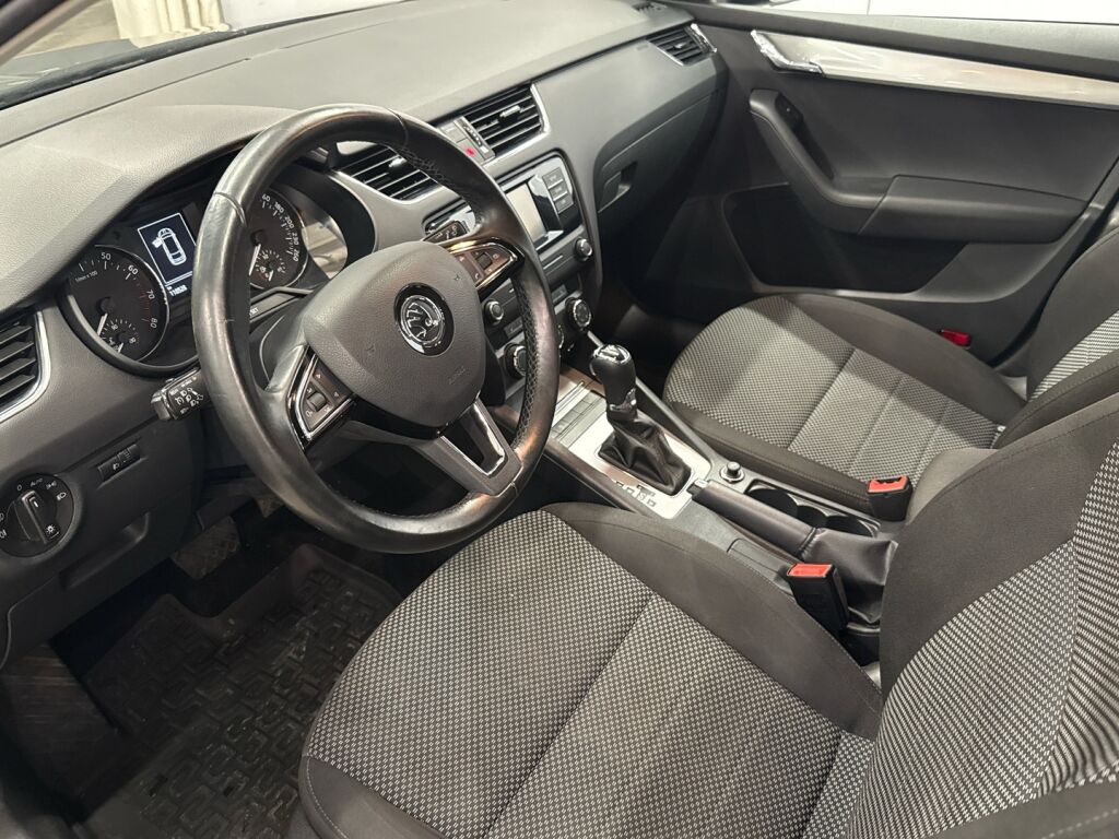 Skoda Octavia 2016 Musta