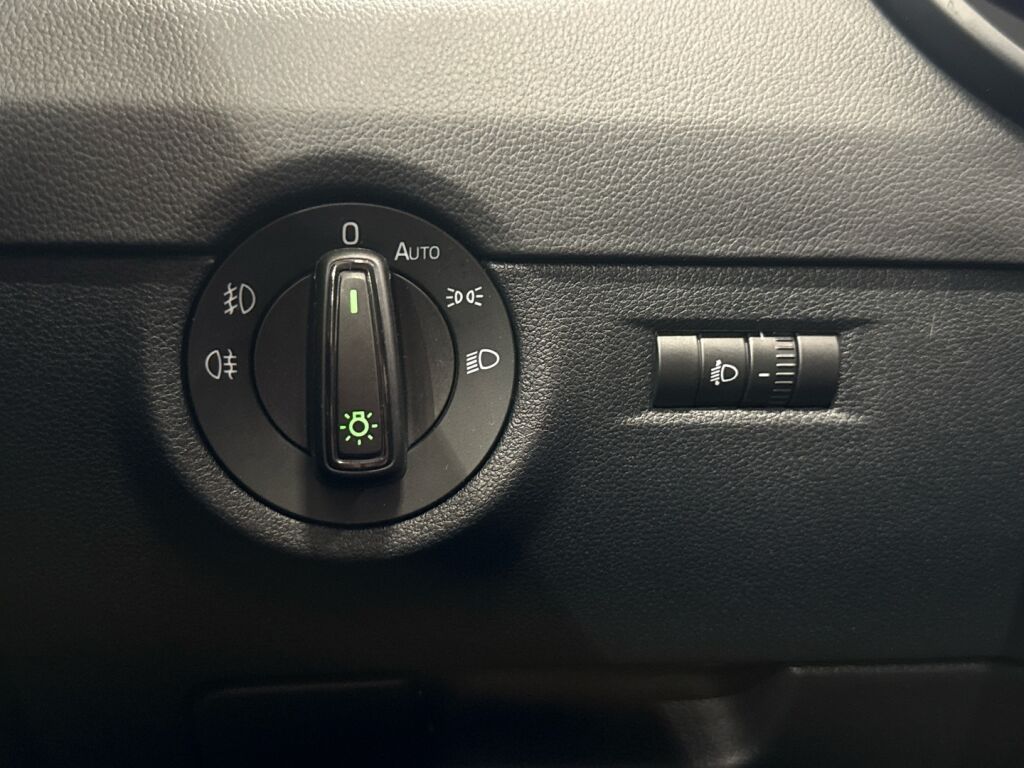 Skoda Octavia 2016 Musta